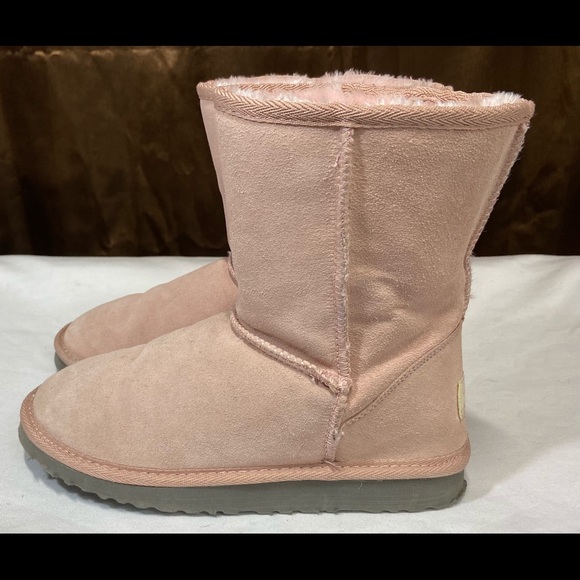 UGG Classic Short Boots - Picture 6 of 9